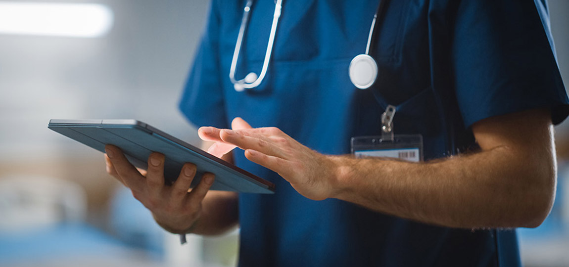 Nurse using a tablet equipped with AI data analytics for accurate decision-making